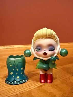 SKULLPANDA The Addams Family Series Figure Great Auntie Sloom 3" Loose Pop Mart